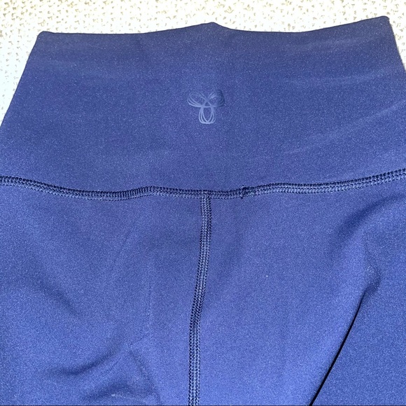 NWOT Aritzia TNA Slick High Rise 7/8 Leggings - Picture 4 of 4